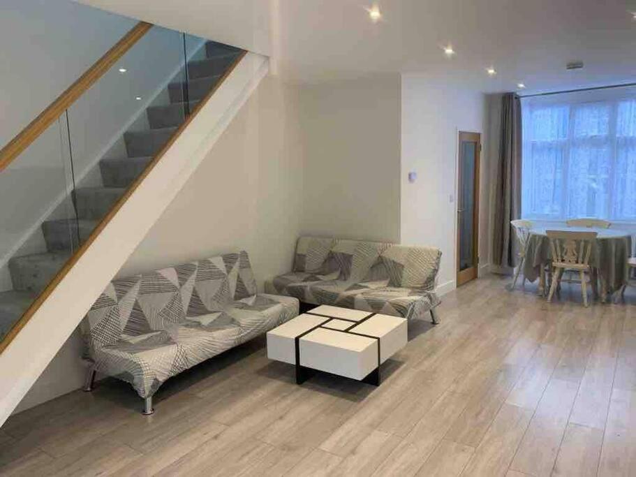 The Villas, Newly Refurbished Modern Home - Free Parking, Prime, Netflix Buckingham Exteriör bild